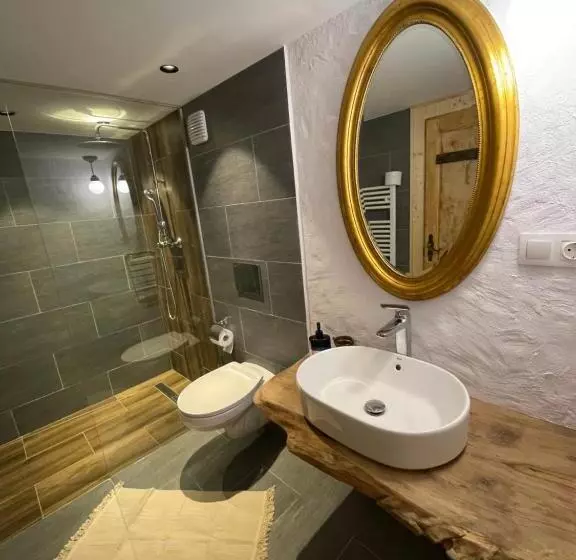 Majatalo Suită Pin   Cătun