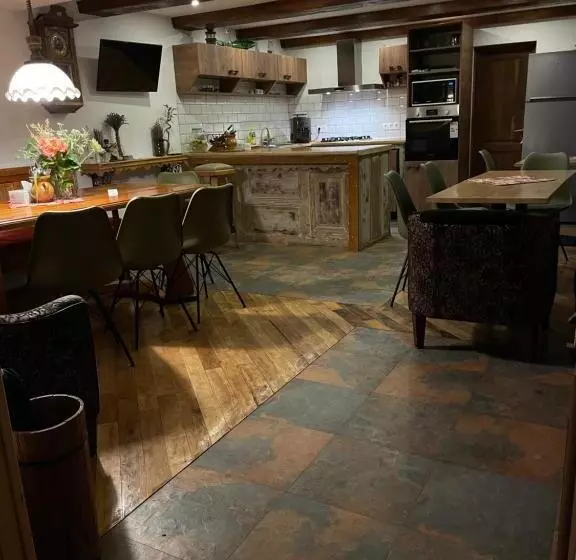 Majatalo Suită Pin   Cătun