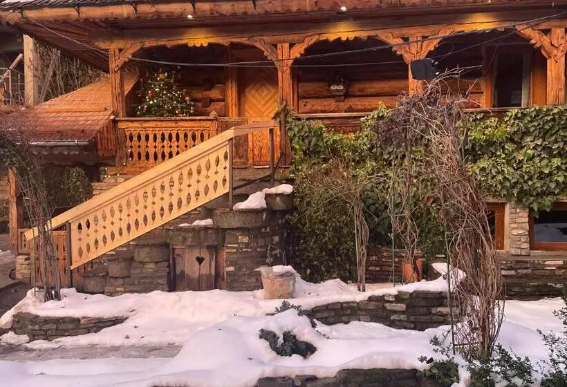 Majatalo Suită Pin   Cătun