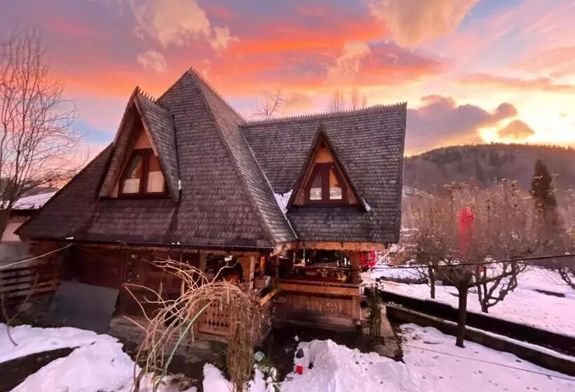 Majatalo Suită Pin   Cătun