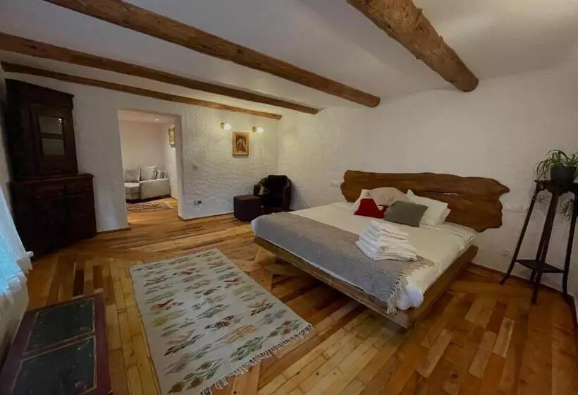 Majatalo Suită Pin   Cătun