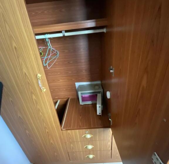 پانسیون Ta Worapanom House Edelweiss