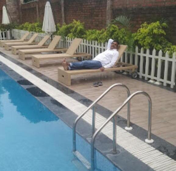 Yashmay Villa Club & Resort,gonda