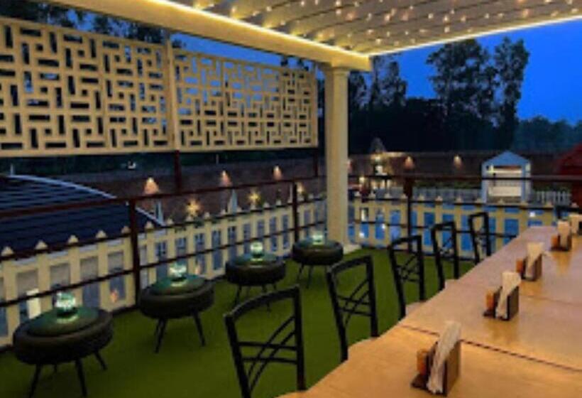 Yashmay Villa Club & Resort,gonda