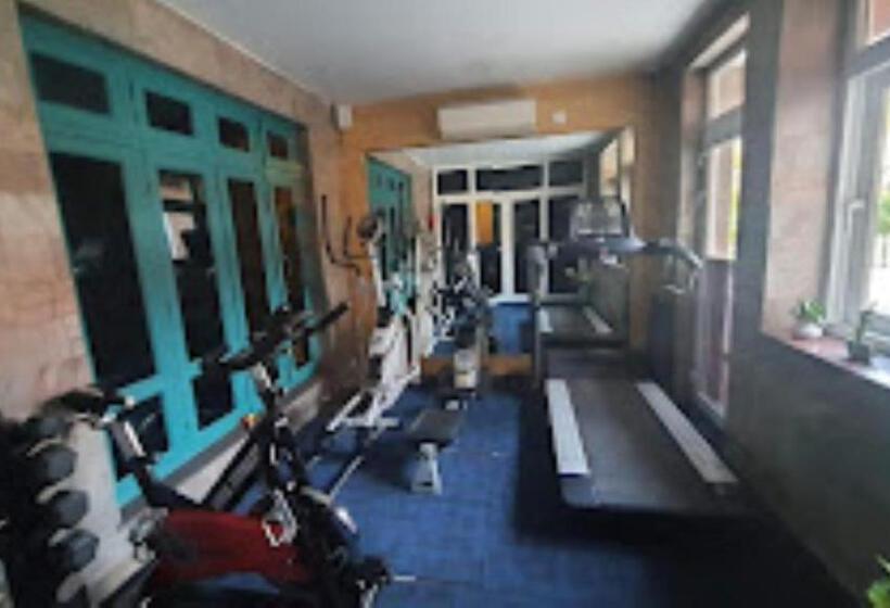 Yashmay Villa Club & Resort,gonda