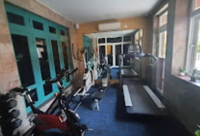 Yashmay Villa Club & Resort,gonda