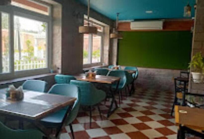 Yashmay Villa Club & Resort,gonda