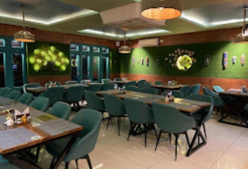 Yashmay Villa Club & Resort,gonda