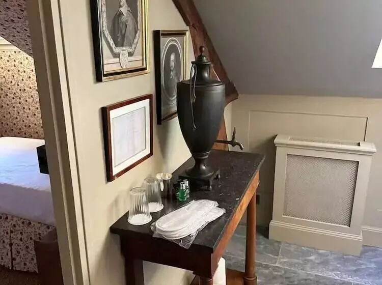 تختخواب و صبحانه Manoir Des Basses Rivières