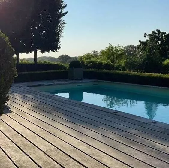 تختخواب و صبحانه Manoir Des Basses Rivières