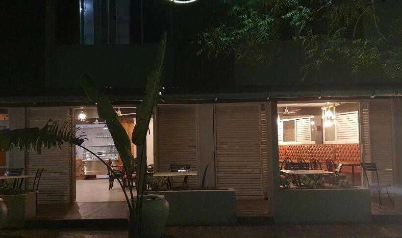 تختخواب و صبحانه Noura Suites