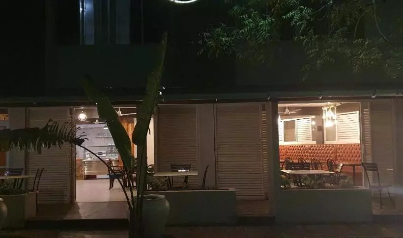 تختخواب و صبحانه Noura Suites