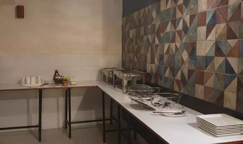 تختخواب و صبحانه Noura Suites