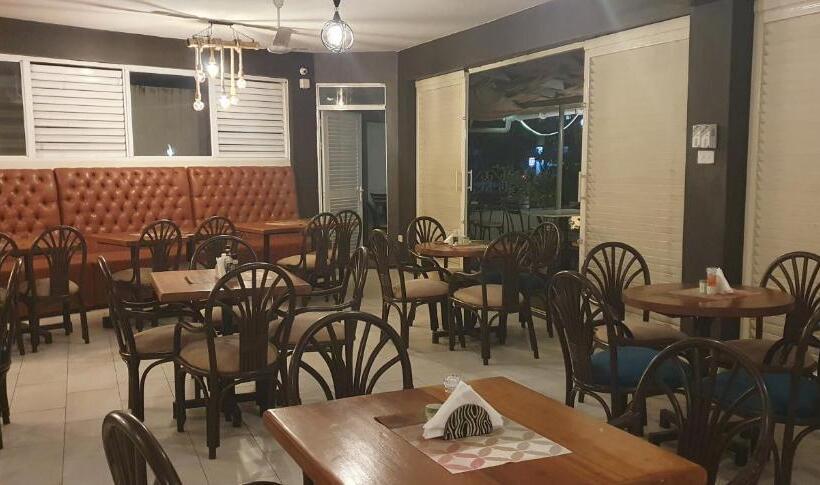 تختخواب و صبحانه Noura Suites