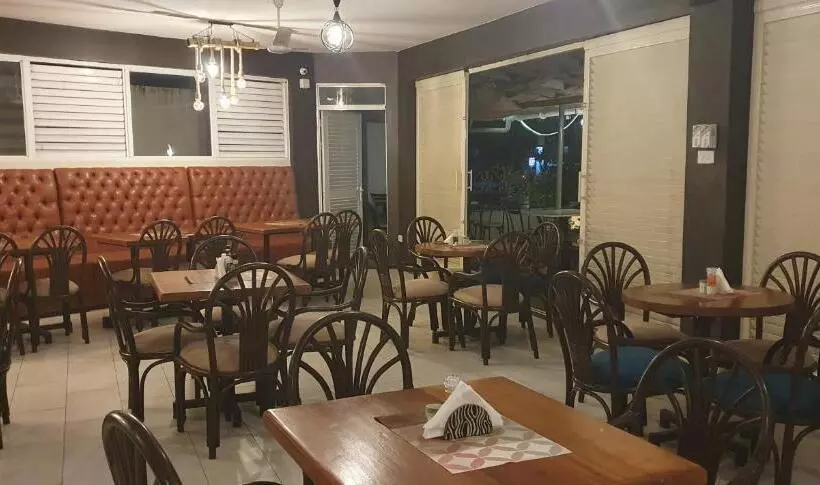 تختخواب و صبحانه Noura Suites