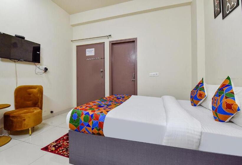 Fabhotel Moon Light Palace