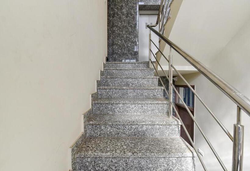 Fabhotel Moon Light Palace