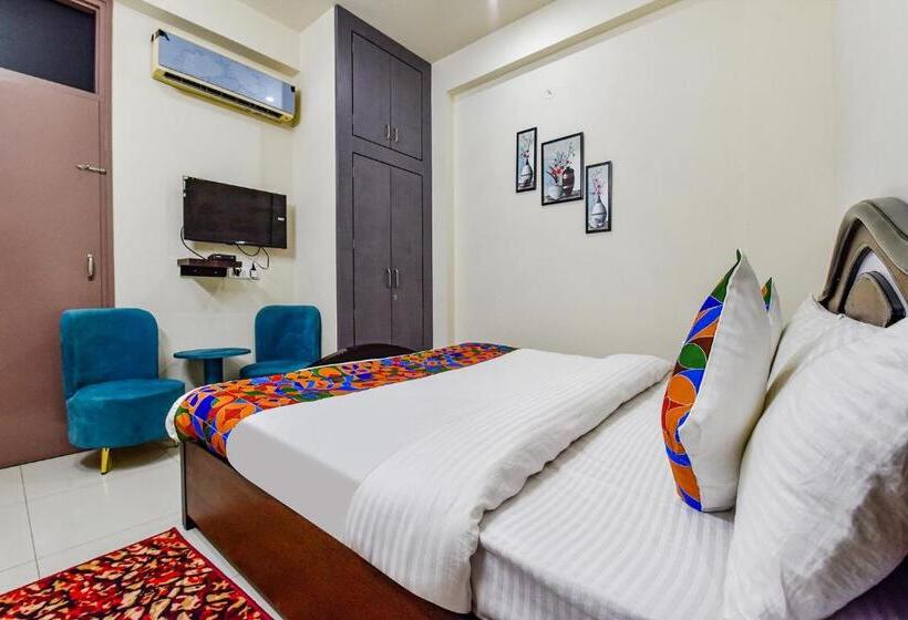 Fabhotel Moon Light Palace