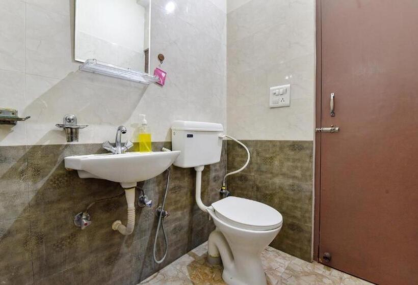 Fabhotel Moon Light Palace