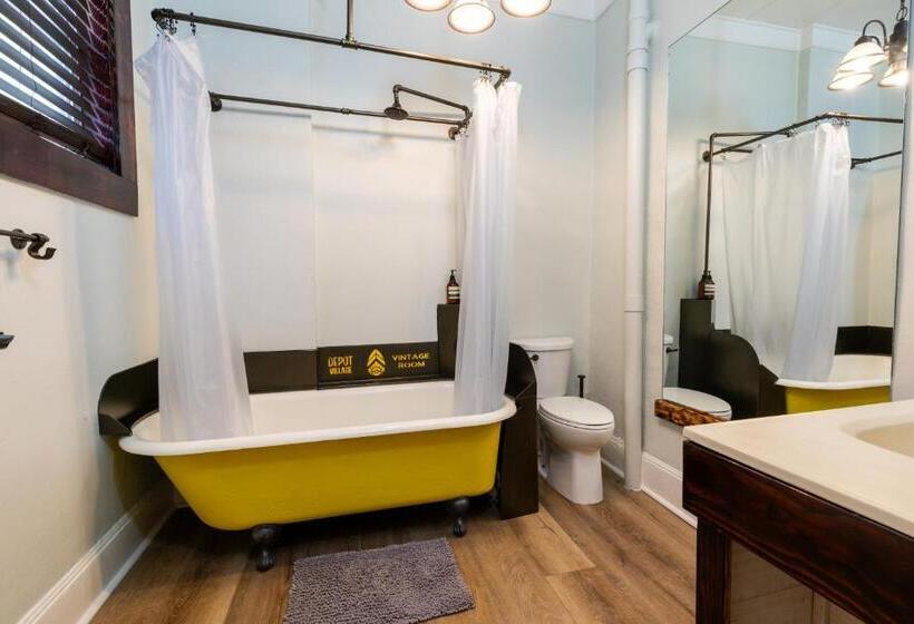 فندق Depot Village