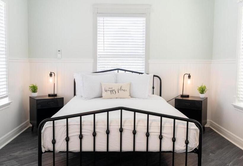 فندق Depot Village