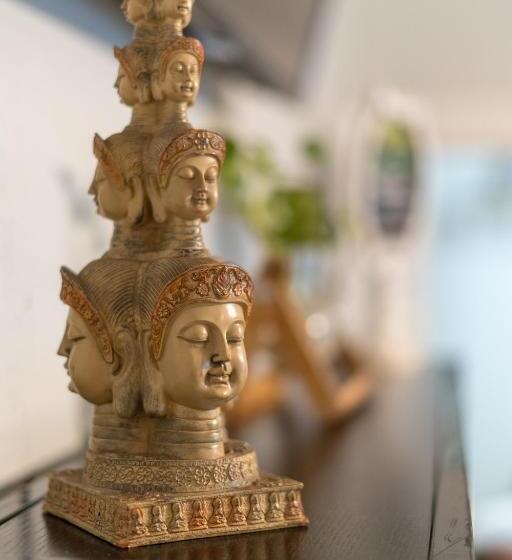 فندق Depot Village