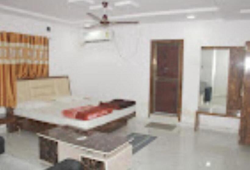 Hotel Panchanan Junagrh