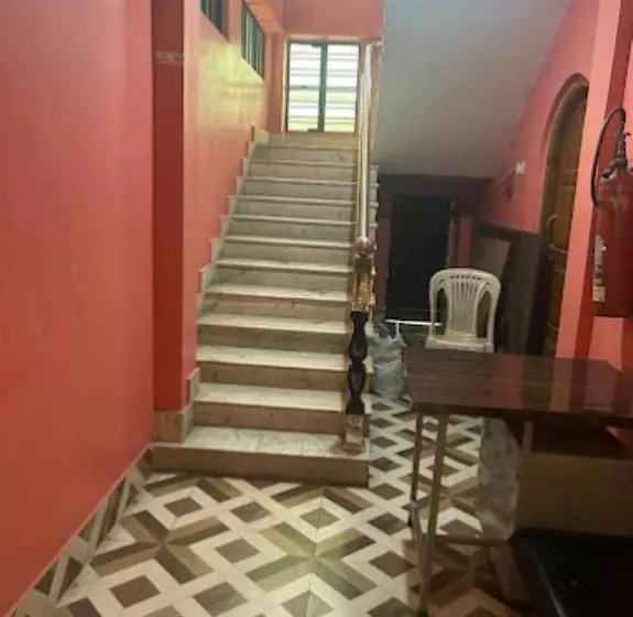 Hotelli Roop Amrit Guest House , Agartala