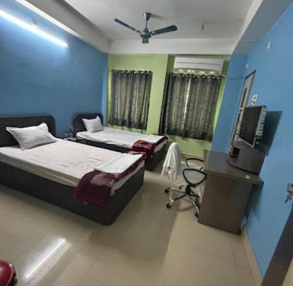 هتل Roop Amrit Guest House , Agartala