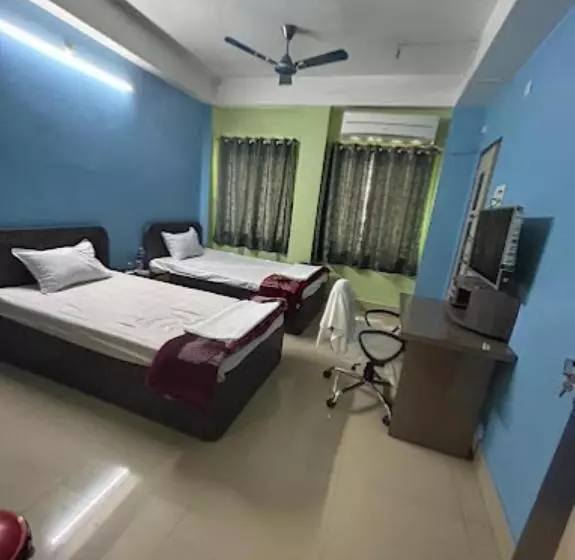 Hotelli Roop Amrit Guest House , Agartala
