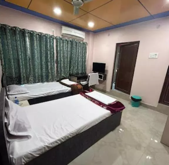 Hotelli Roop Amrit Guest House , Agartala
