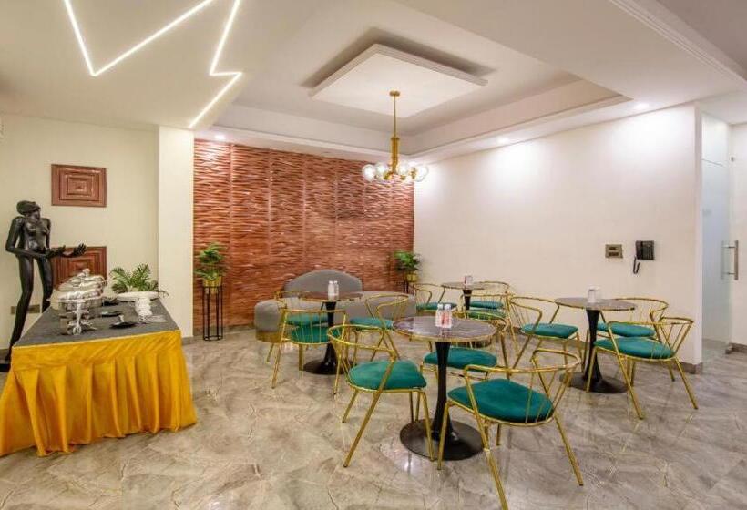 בית מלון כפרי The Embassy Inn