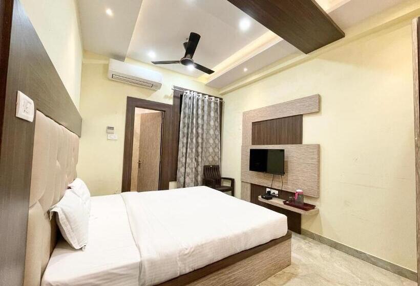 Nandini Palace ! Varanasi ! होटल नंदिनी पैलेस  హోటల్ నందిని ప్యాలెస్ ! Fully Air Conditioned Hotel F