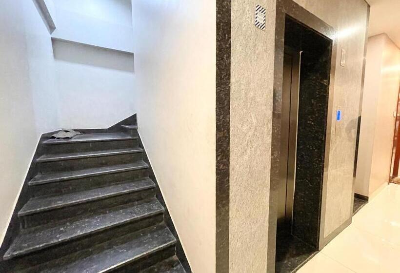 Nandini Palace ! Varanasi ! होटल नंदिनी पैलेस  హోటల్ నందిని ప్యాలెస్ ! Fully Air Conditioned Hotel F