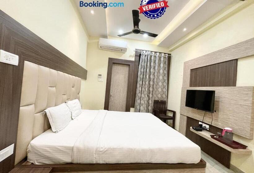 Nandini Palace ! Varanasi ! होटल नंदिनी पैलेस  హోటల్ నందిని ప్యాలెస్ ! Fully Air Conditioned Hotel F