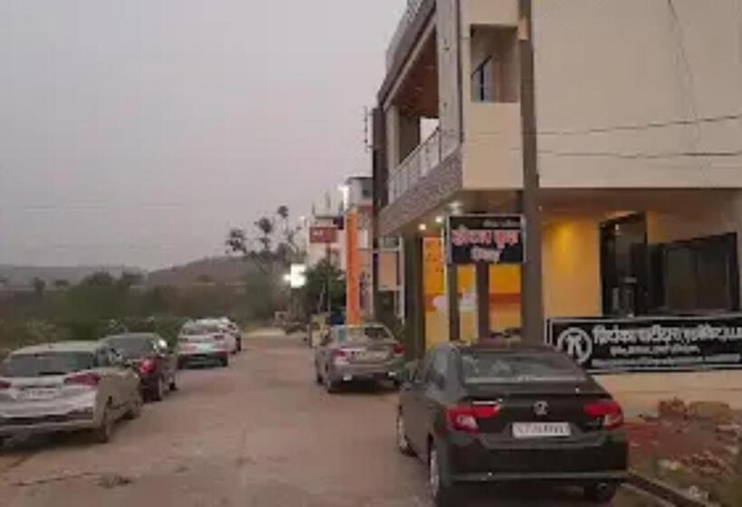 Patidar Hotel Vriksh Stay , Kothi