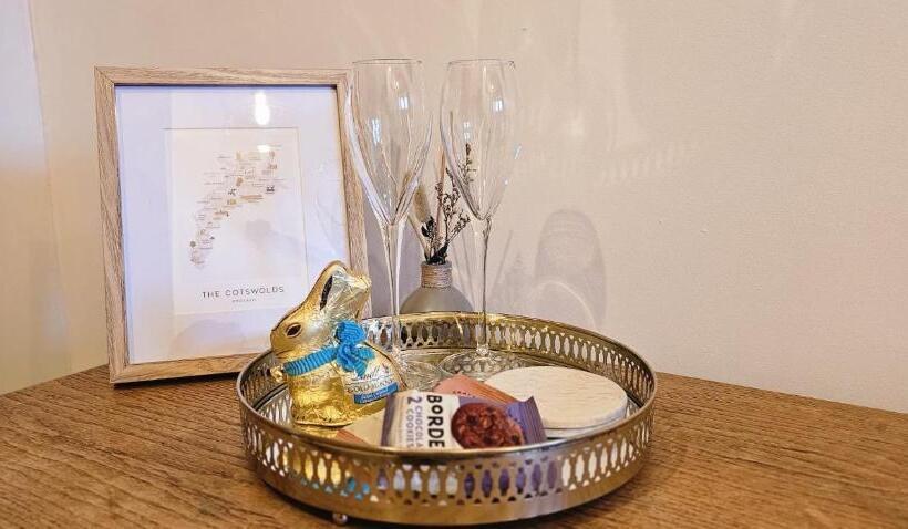 بنسيون The Little Mews