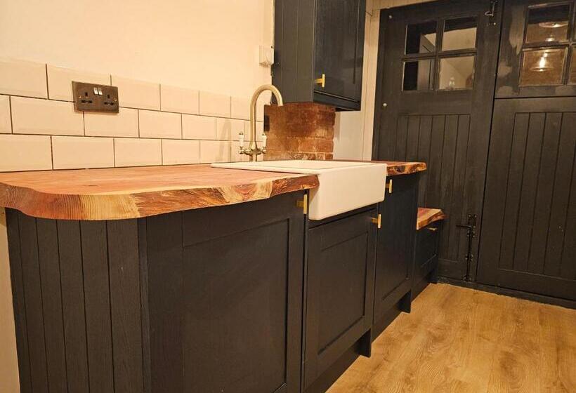 بنسيون The Little Mews