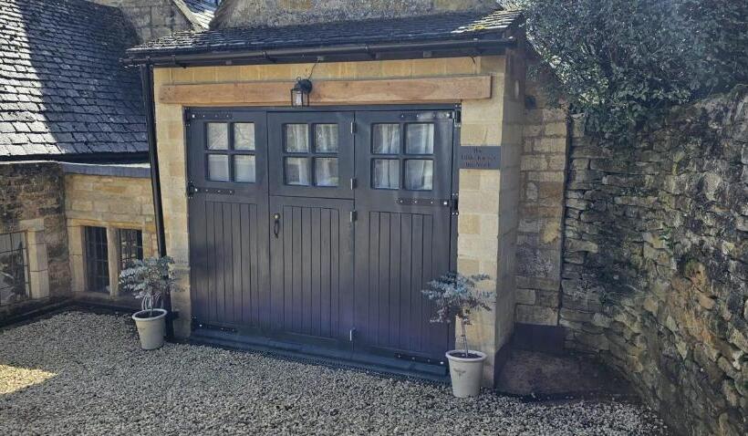 بنسيون The Little Mews