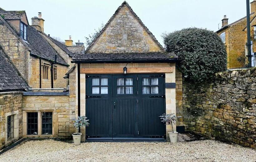 بنسيون The Little Mews