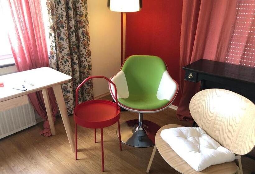 Rote Etage, Fränkisches Design, Süd Balkon In Nur 50 Schritten Zum Radweg