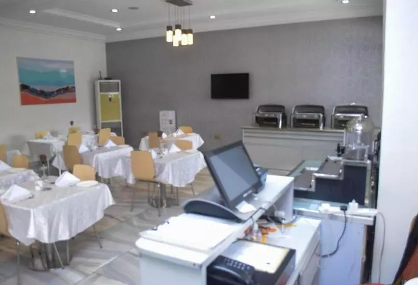 Golden Tulip Hotel Gt31 Stadium Road