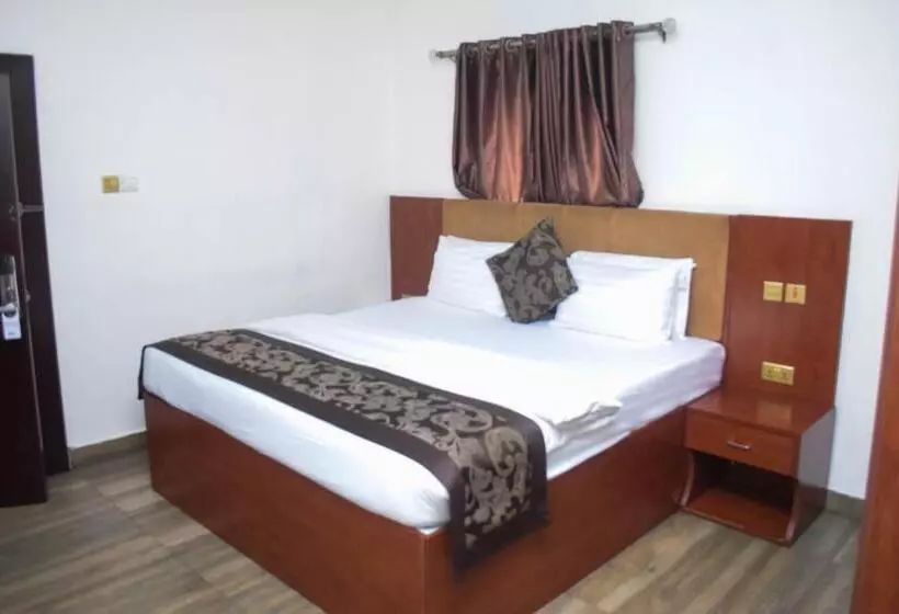 Golden Tulip Hotel Gt31 Stadium Road