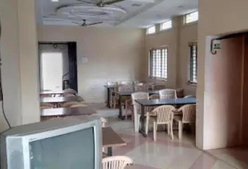 Hotel Royal Palace , Shegaon