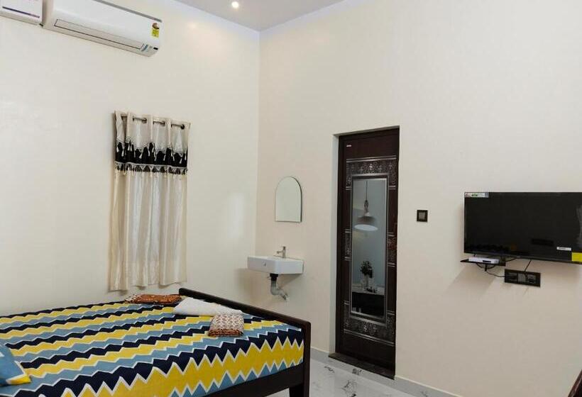 Отель Vedhav Residency