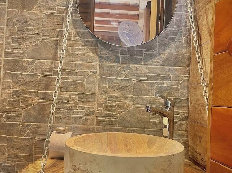 پانسیون Hostal Mocambo Beach