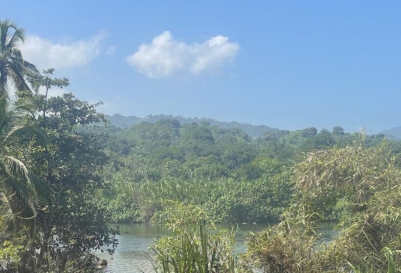 پانسیون Hostal Mocambo Beach