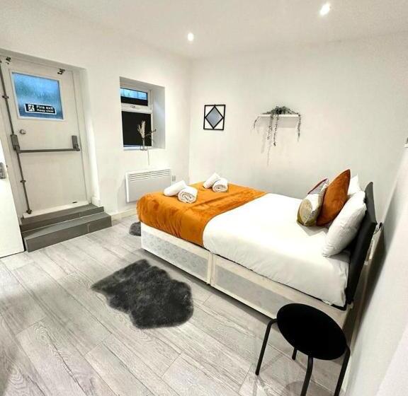 膳宿费 Kent House Suites Se26