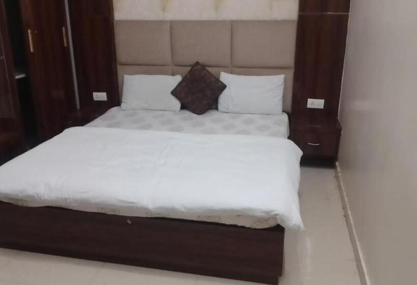 Pension Mohan Palace