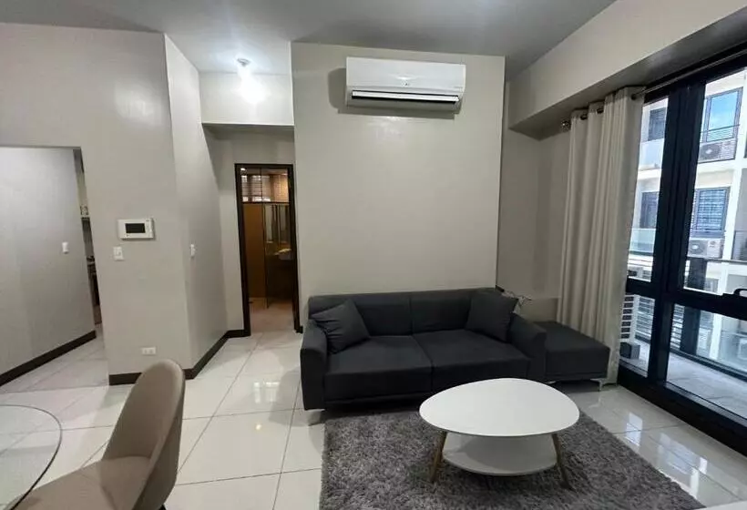 Family Home In The Florence Mckinley Hill Taguig